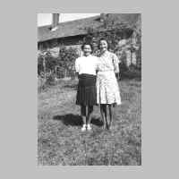 030-0083 Traute Gietzel mit ihrer Schwester Elfriede.jpg
